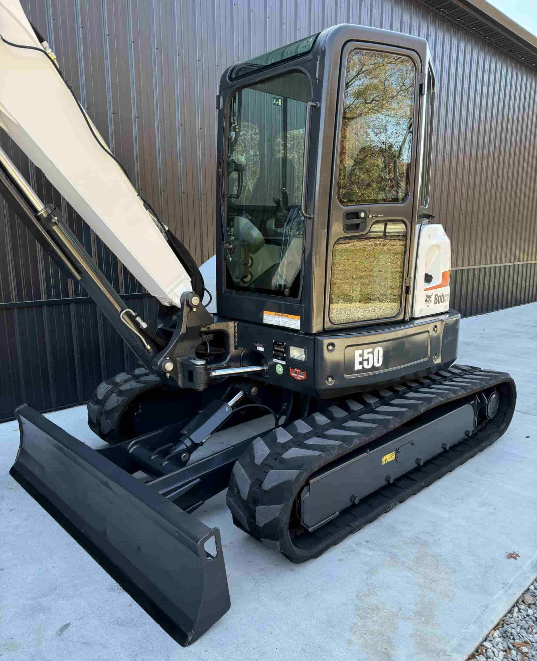 2016 BOBCAT E50
